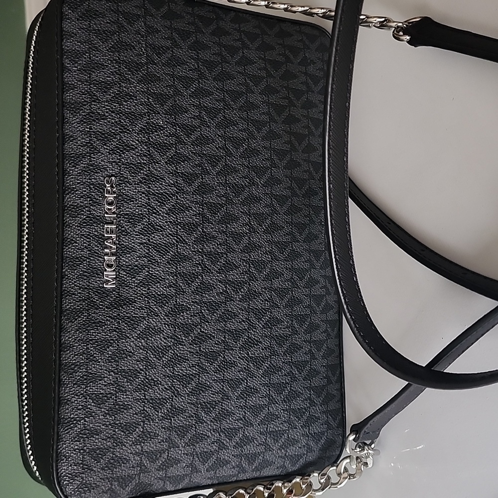 MICHAEL KORS Jet Set Black Crossbody Silver Chain NWT - Picture 2 of 6